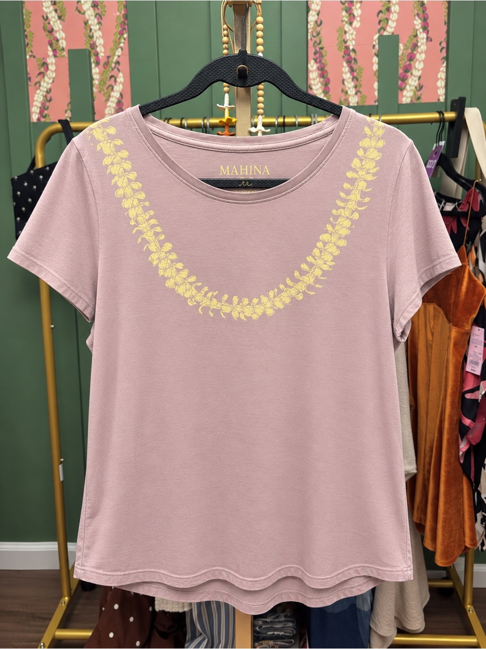 Mahina Made Mauve short sleeve tee with lei Size XL